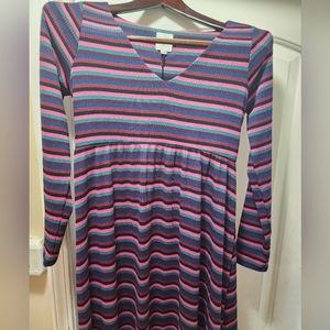 The nines by hatch striped ribbed adorable maternity vneck dress.